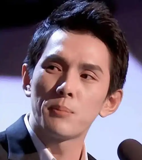 有种"整容"叫李佳琦素颜,关闭10级美颜,脸上痘坑成女生噩梦