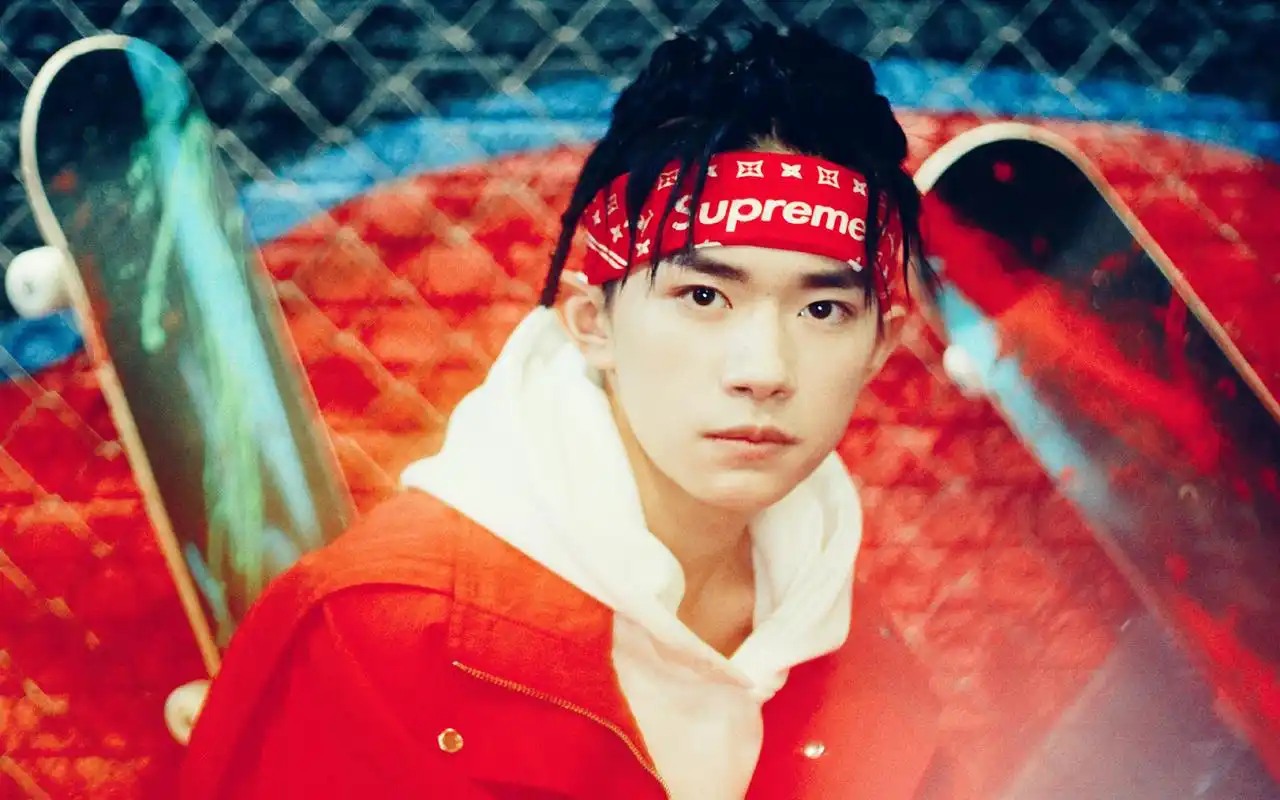 易烊千玺《这就是街舞》帅气图片桌面壁纸