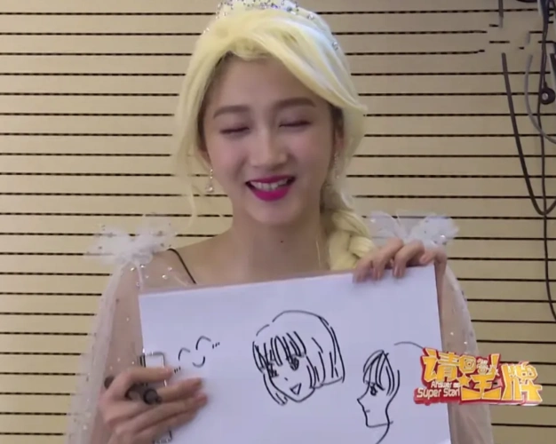 关晓彤炫耀会画简笔,瞧见她随手画好的成品,我难道是眼花了?