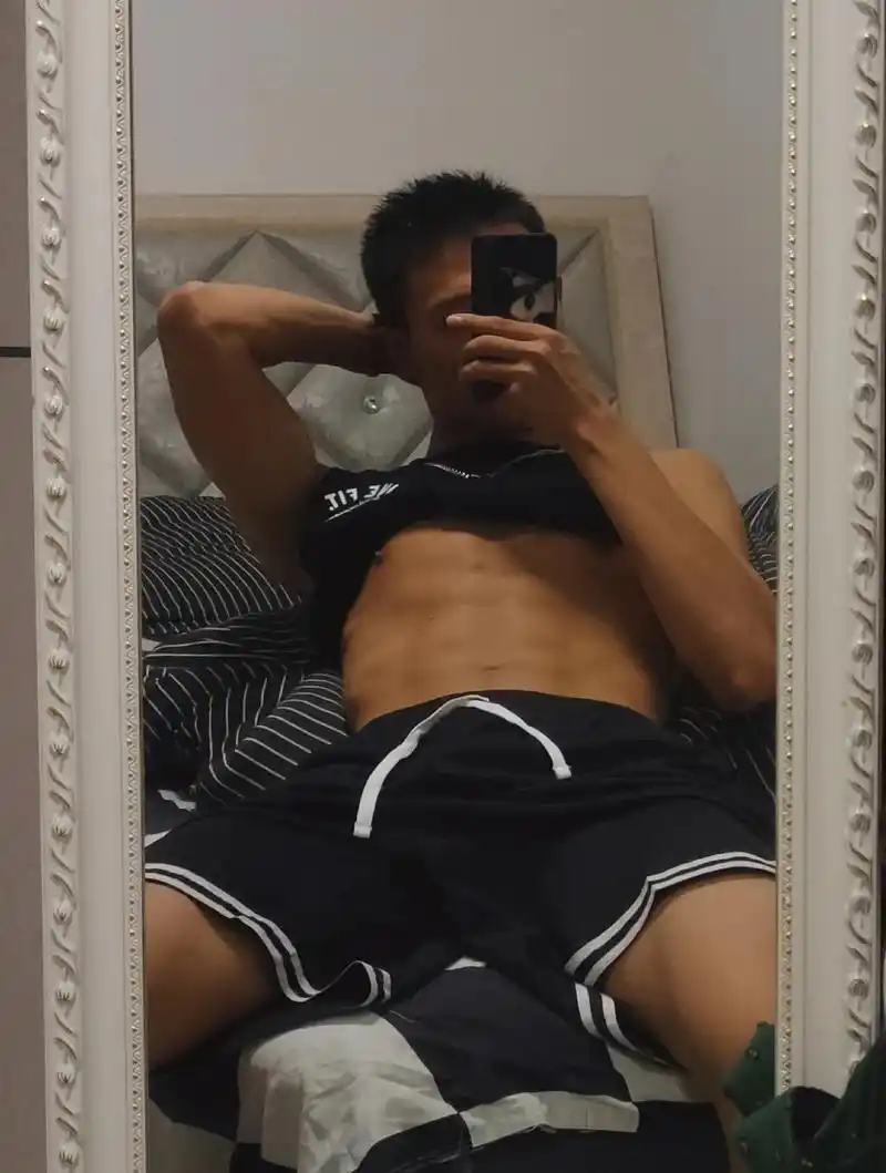 寸头 #腹肌 #你的男友已上线 #肌肉 #体育生 .其实我 - 抖音