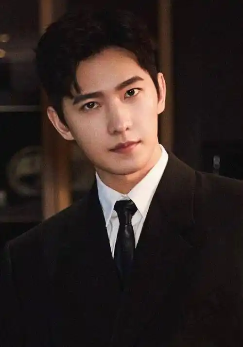 韩国街头小广告盗用杨洋头像,内容不雅,工作室发声明回应_网友_照片