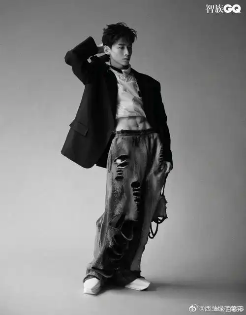 咱就是说白敬亭肌肉线条好绝啊