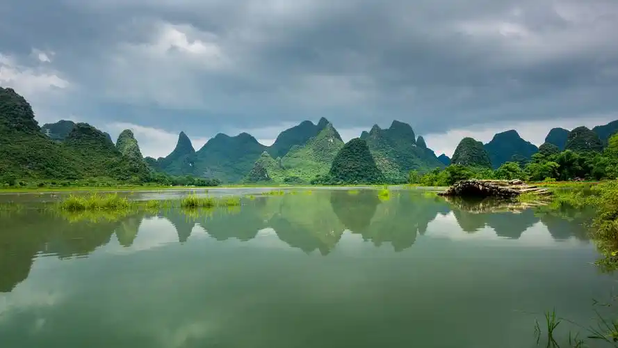 青山绿水古桥流水