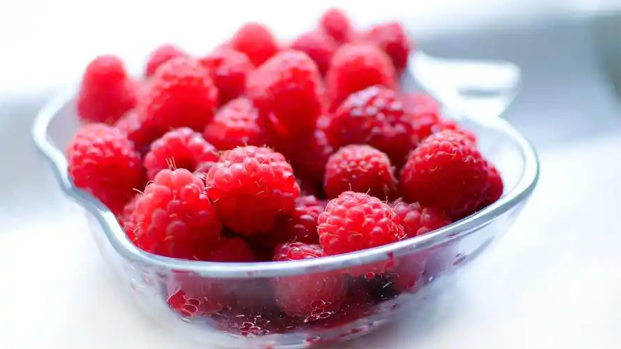 鲜红诱人可口水果树莓唯美小清新桌面壁纸(二)