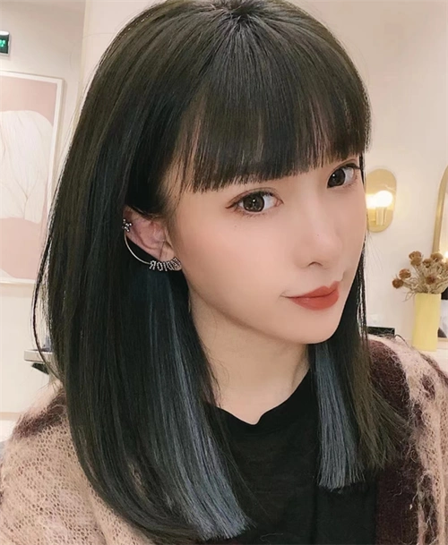 减龄漫画刘海直发 飘逸清新时尚迷人_刘海发型 - 美发站