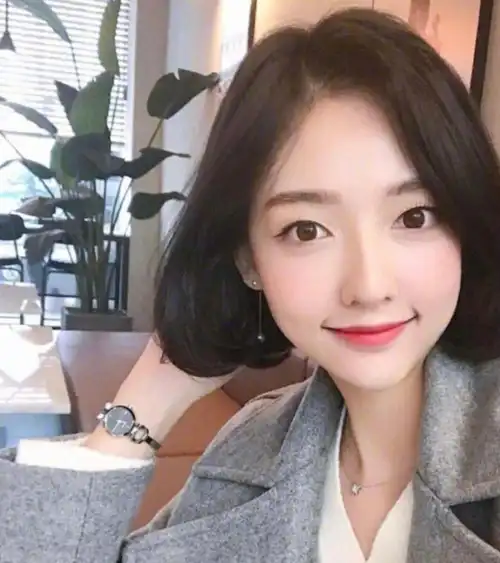 发量多的女生适合哪种短发造型?_发型_时尚_妹子