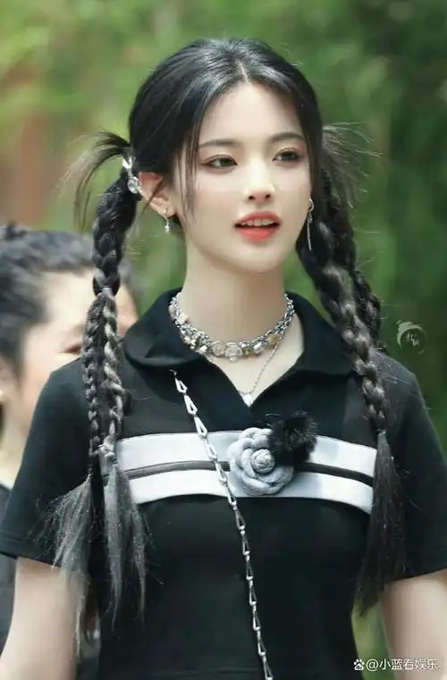 女明星双马尾造型盘点:元气满满的青春表现!