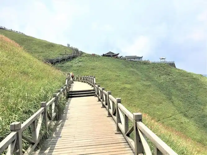 去宜春泡温泉,观明月千古情,登明月山,漫步高山草甸的休闲之旅