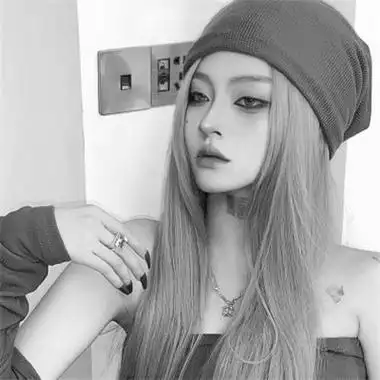 黑白高冷成熟御姐头像图片