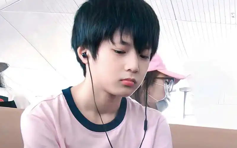 【刘耀文】小时候是吃可爱多长大的吧 可爱到爆炸99