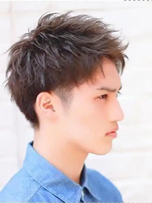 9款适合瓜子脸男生的发型 帅气又时尚