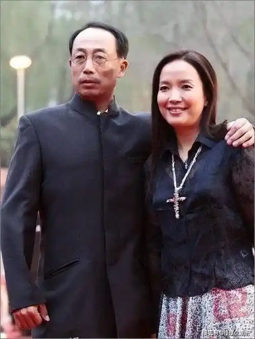 吕丽萍的事业再登高峰,在北京创办了艺术学校.