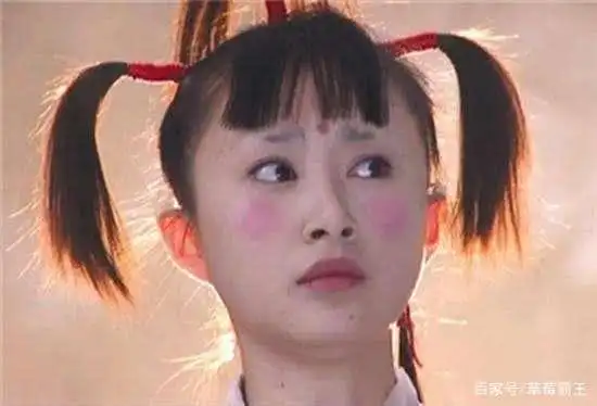 如果让草莓用一句话总结2021年的古装发型趋势,我想再没有比"被丑刘海