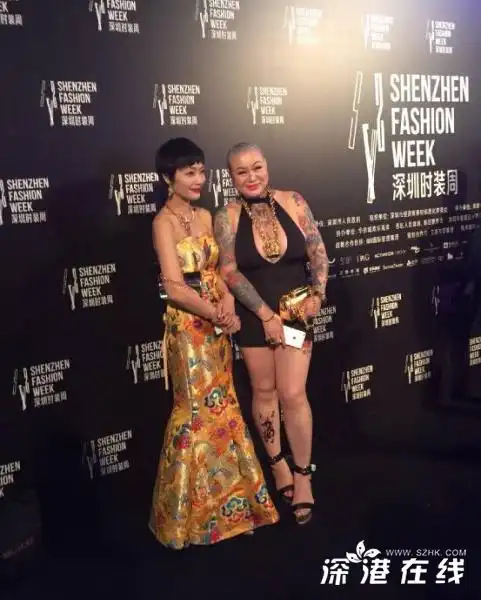 深圳时装周光头爆乳女王简历照片曝光 深圳光头爆乳女王图集(图)