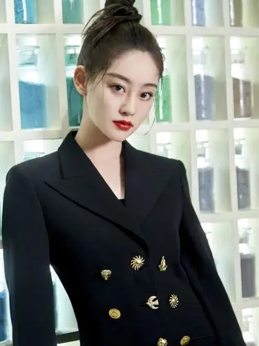 祝绪丹太会穿了,西装搭配踩脚紧身裤,显高又显瘦!