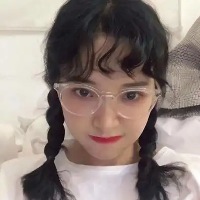 戴眼镜时尚好看女生头像图片大全