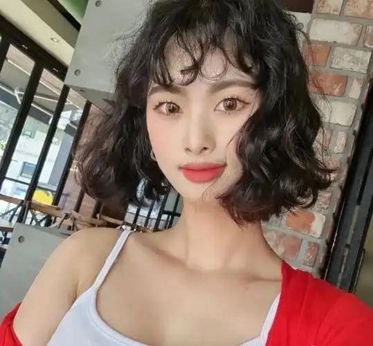 "泡面卷短发"插图2