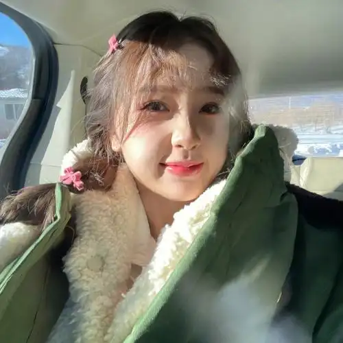 小时候老爱幻想 长大也是#虞书欣  #虞书欣头像  #女生头像  #ins风