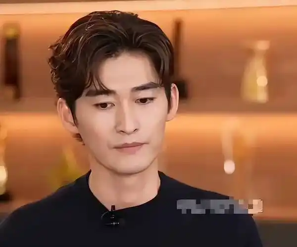 他面容沧桑新女友却性感撩人_郑爽_古力娜扎_美女