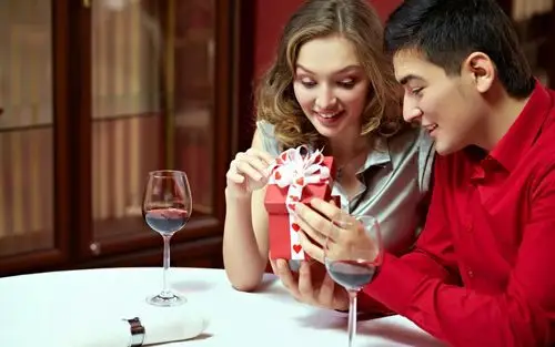 情侣约会吃饭图片(3/9)