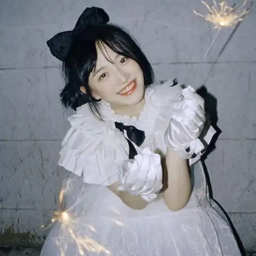 女生头像 费沁源