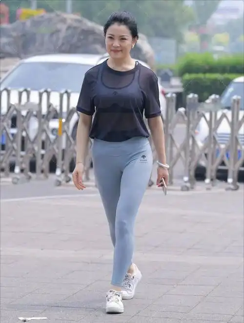 你见过50岁的女生经常健身还保持着身材让人分不清年龄的人吗