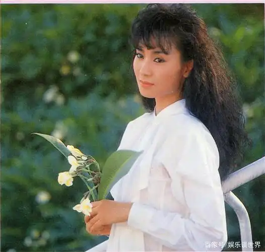 老照片:红极一时的香港女歌星邝美云