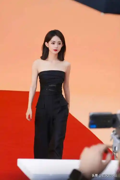 赵丽颖今天上海飞北京,站姐出图许凯娜扎《雪鹰领主》许凯古力娜扎