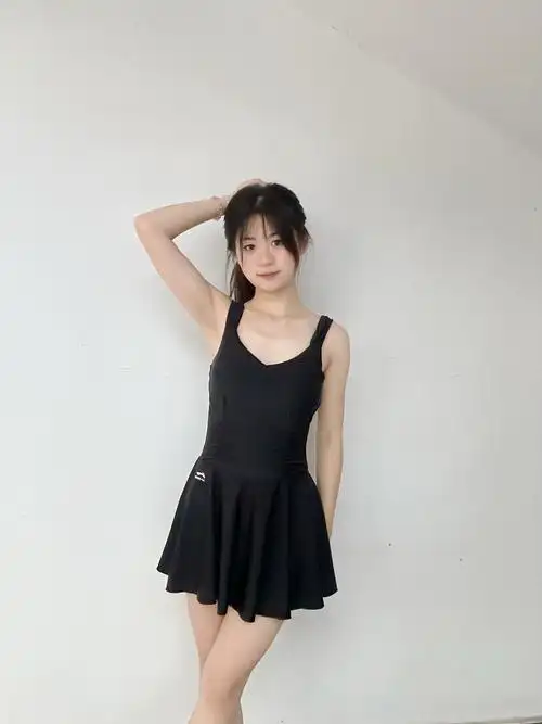 李宁泳衣女款2024年新爆款泡温泉连体裙式遮肚显瘦游泳馆专用泳装