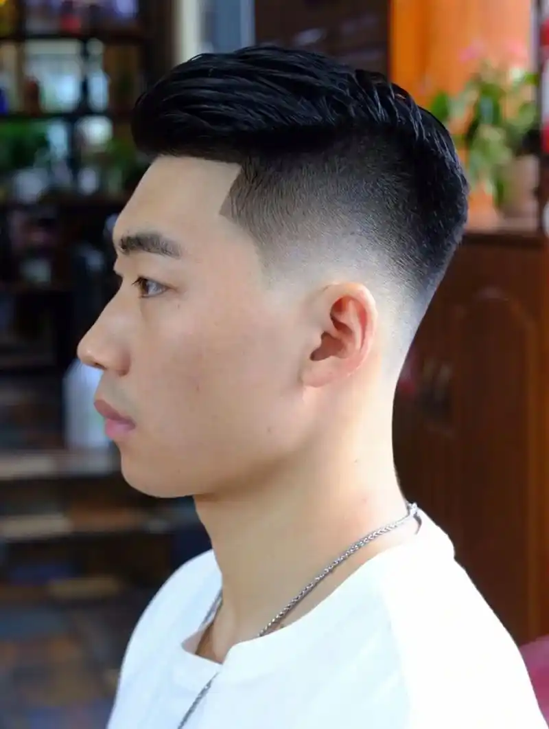 男士渐变油头.今日发型分享 发型:中高渐变油头 发质:适中  - 抖音