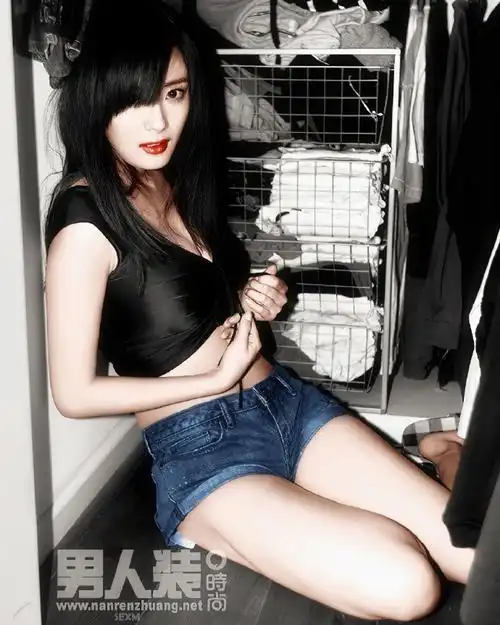 杨幂##男人装#  杨幂早年《男人装》杂志写真.