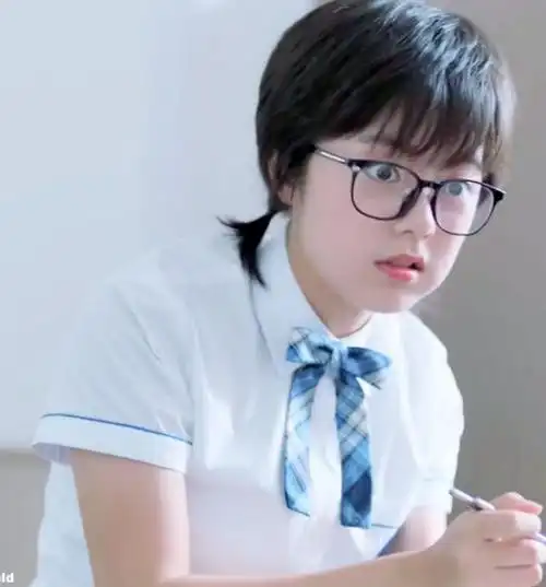 当"假小子"林妙妙换长发,颜值暴增美到不敢认,校