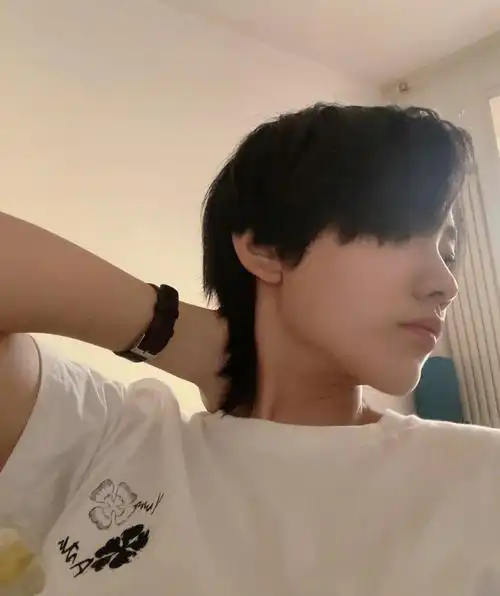 拿着网上最火的两张小姐姐的照片去找tony老师,看他信誓旦旦的样子我