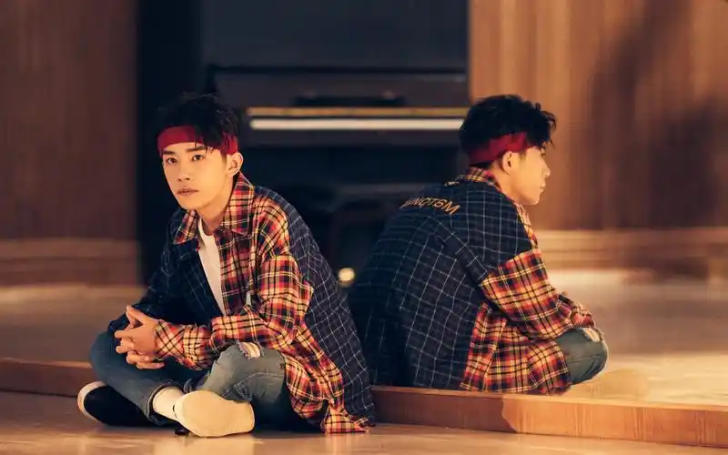 帅气小鲜肉易烊千玺高清明星写真桌面壁纸