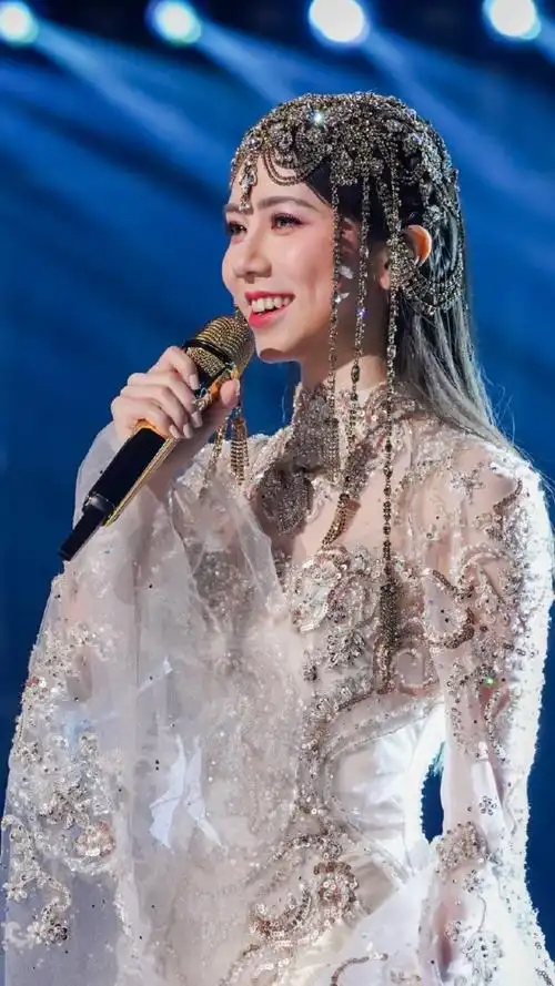 华语乐坛中的顶流女唱将,也是90后少有能登顶的女歌手! br> br>生