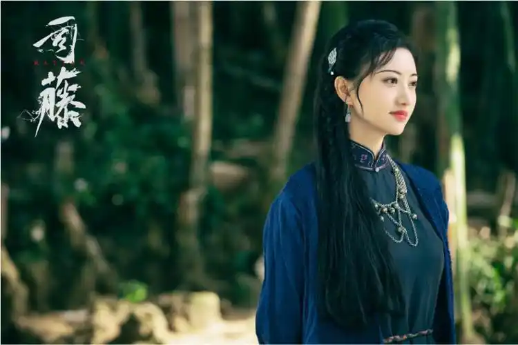 【米看皮】半妖司藤的孩子是谁的和司藤什么关系 孩子的父亲又是谁