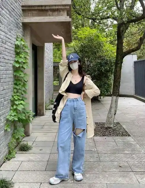 宽松牛仔裤搭配什么上衣好看