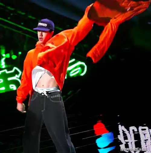 王一博出山跳个舞果然就断层,达成1.12亿播放量,位列榜首!