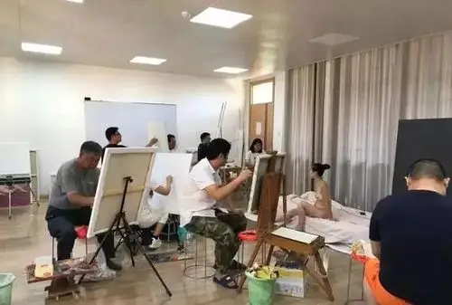 作为一名美术生,人体课程是必修课,谈谈艺术生的人体素描基础课