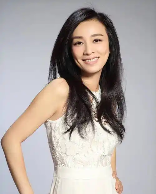 张庭近照终于开始显老了,法令纹明显,气质却比之前更好了_林瑞阳_搭档