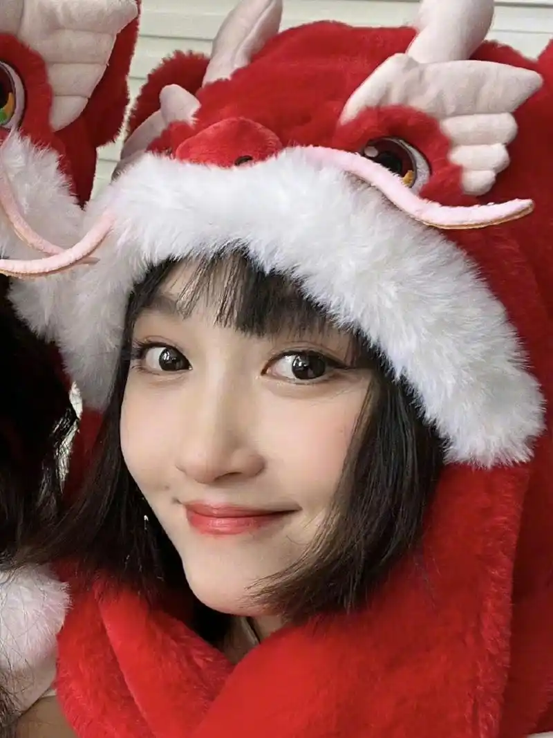 咪咕星鲜事#关晓彤短发晓彤关晓彤 的新短发造型9615卷发 眉上