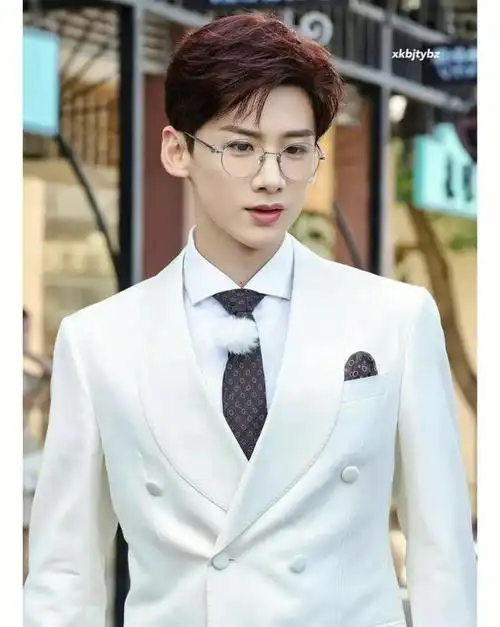 帅气背影,白敬亭与网友的意外相遇