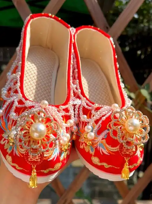 新中式婚鞋搭配秀禾服绝绝子美丽