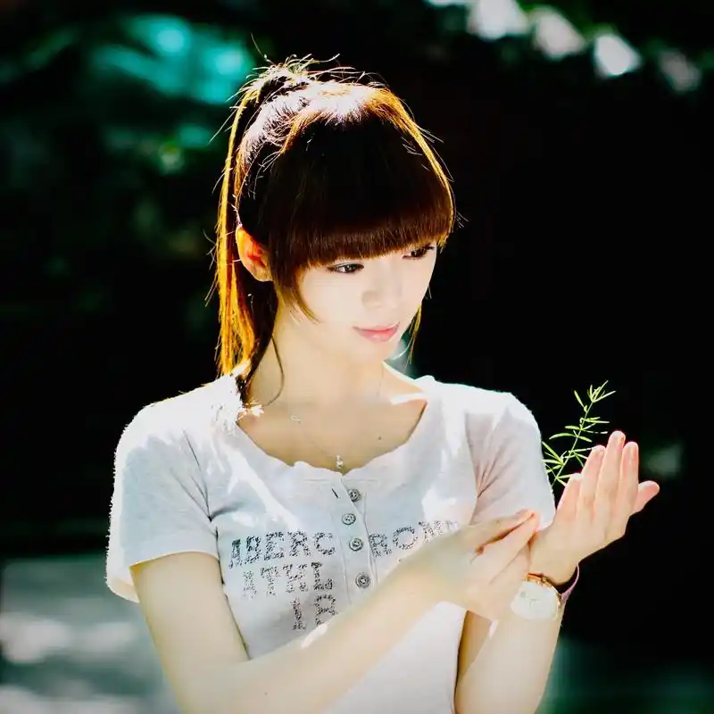 守一段匆匆岁月,等一场幸福安暖.#校园美女 #青春活力 #气 - 抖音