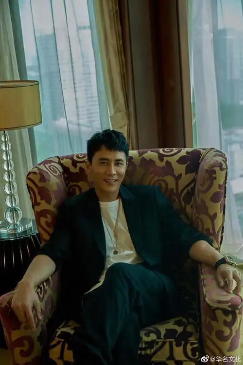 杜淳┃电影《八佰》首映礼 雅致格调 演员真我 眼眸笃定 热