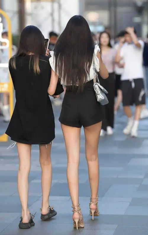 摄影大师街拍美丽可爱的小姐姐我用python爬取魔镜原创摄影图