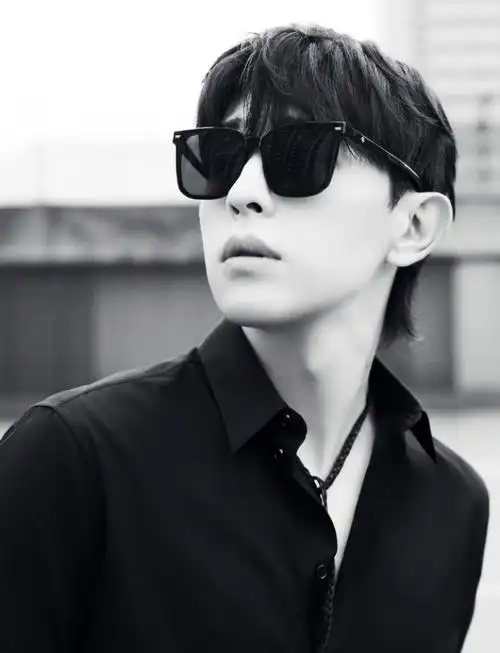 2021邓伦海伦凯勒眼镜品牌活动_图片_视频集锦-爱豆app