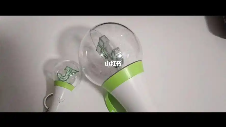 着这两个手灯去看你的演唱会@jjjustin0219#justin黄明昊  #应援棒