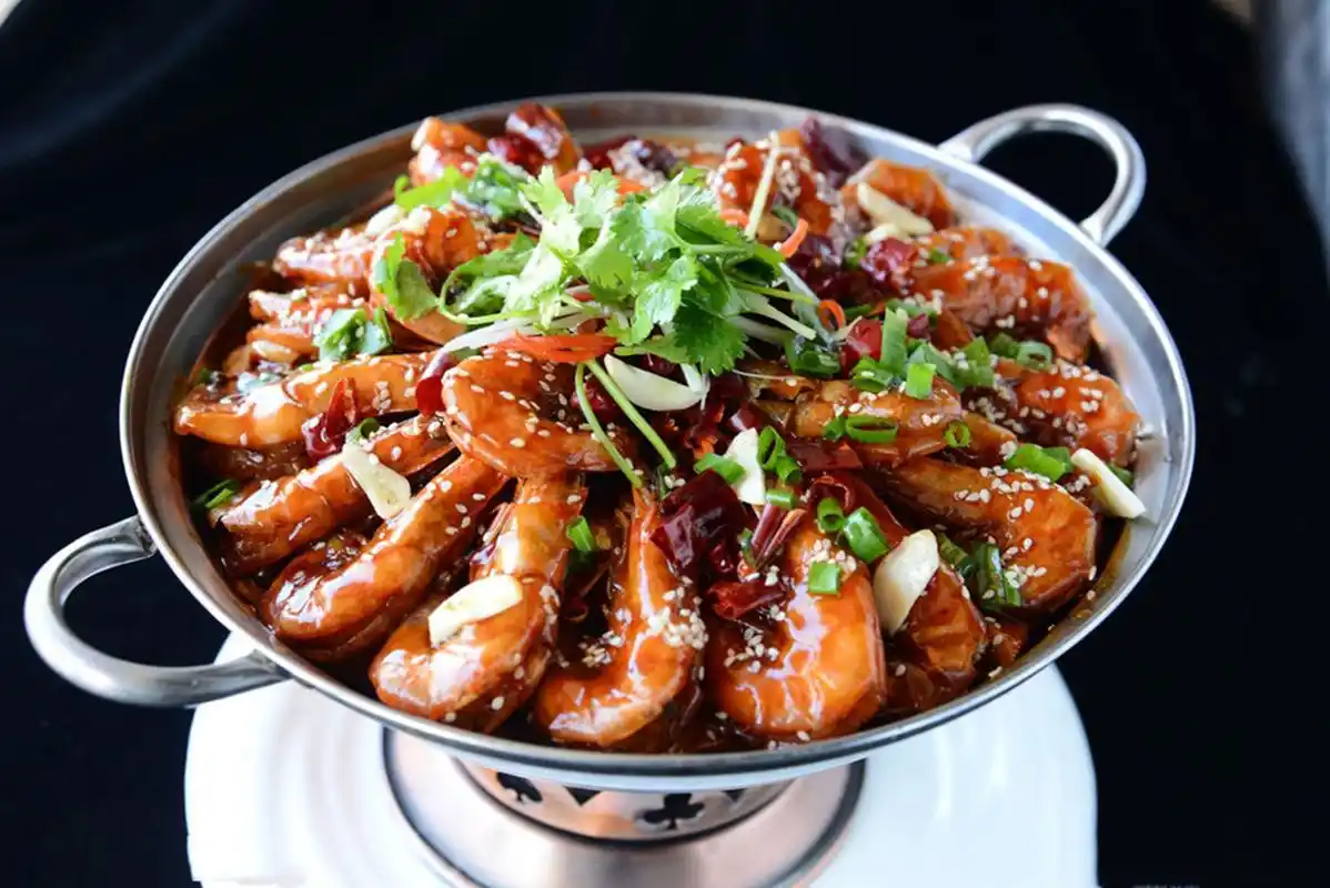 麻辣鲜香的干锅虾,汤少味足,口味绝佳,色香味俱全