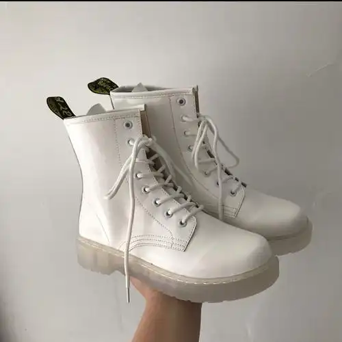 这种白靴搭配性高不高呀?